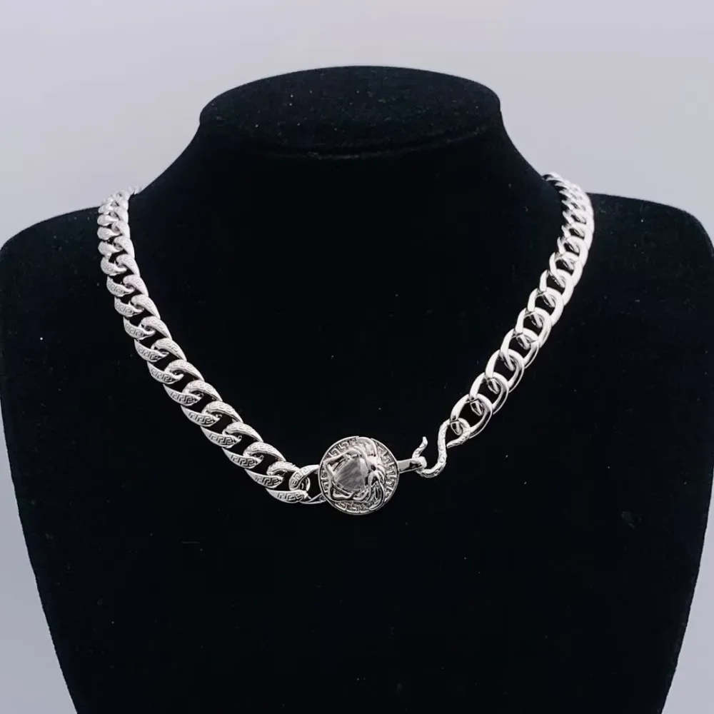 

2025 Новое ожерелье с подвеской, модный светильник, роскошный темперамент, подходящий для любого случая