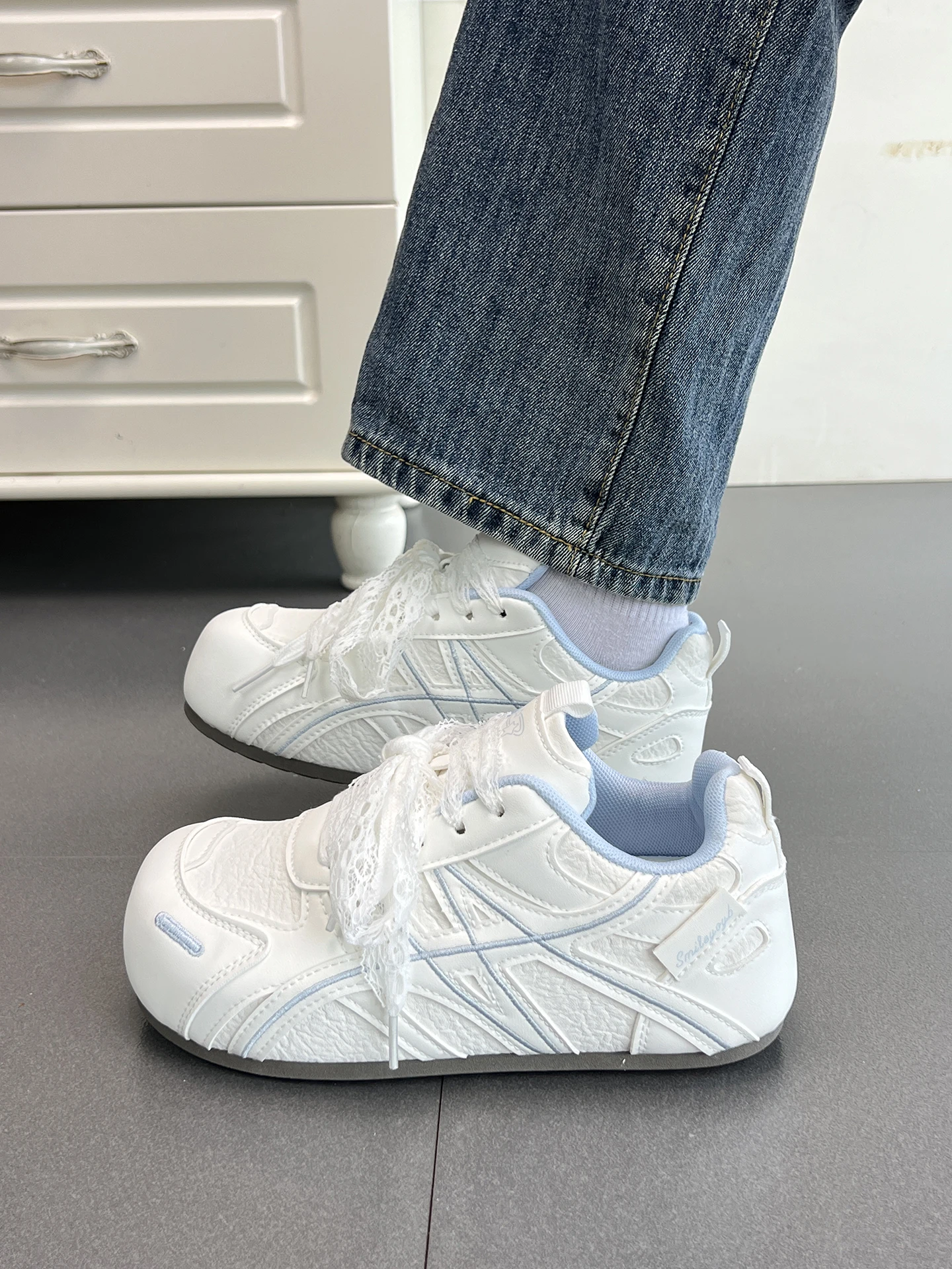 retro-blue-lace-design-casual-sports-shoes-for-women-2026-new-style-ballet-inspired-versatile-low-cut-round-toe-rubber-soled