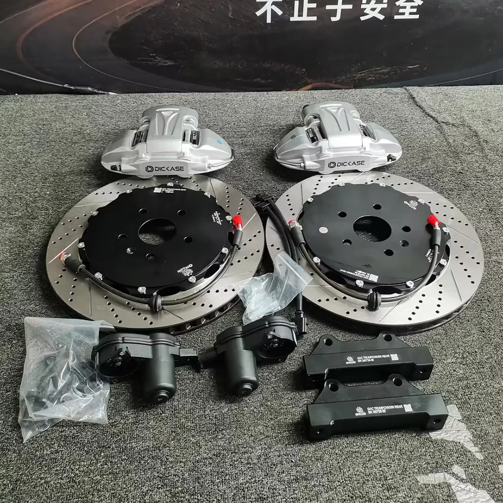 

A pair of 412mm front brake discs and DT48 four-piston brake calipers with 380*28mm brake discs on the rear wheels.