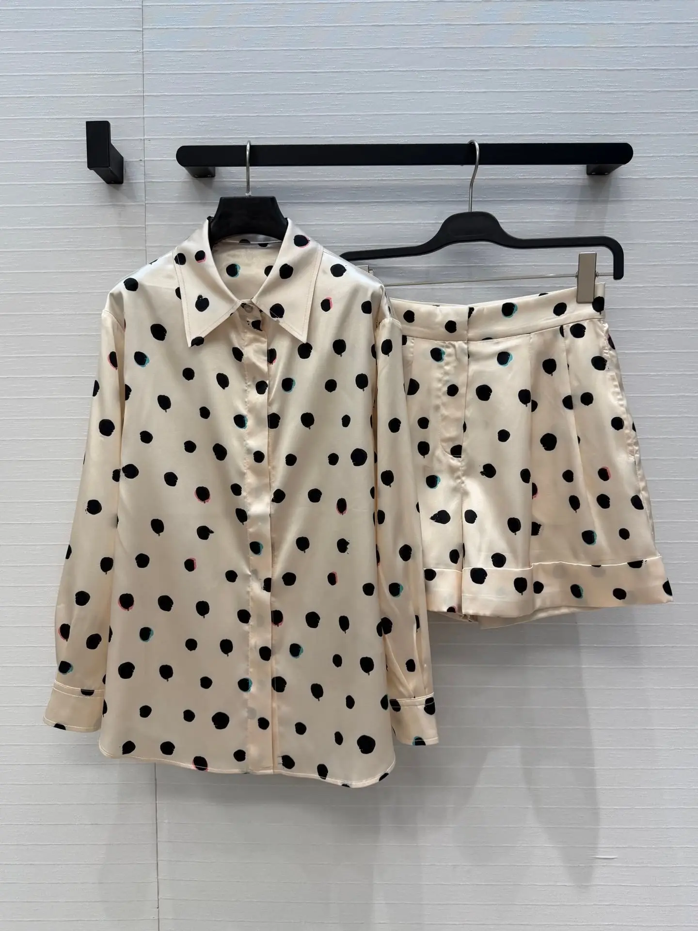 

Summer 2026 Polka Dot Shirt Casual Set Elegant Temperament Daily Outings And Vacation Wear New Holiday Series