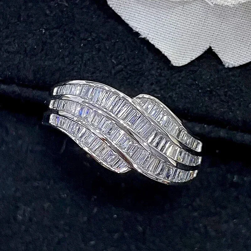 Huitan Hochzeit Frauen Ringe Moderne Mode Schmuck Luxus Brillante Zirkonia Ringe Silber Farbe/Gold Farbe Party Zubehör
