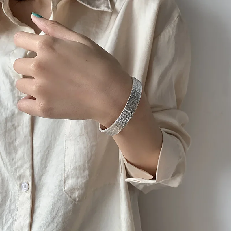 

Fashion New S999 Silvering Texture Hammer Bracelet Versatile Jewelry High Profile Personalized Simple Lucky Gift for Girl