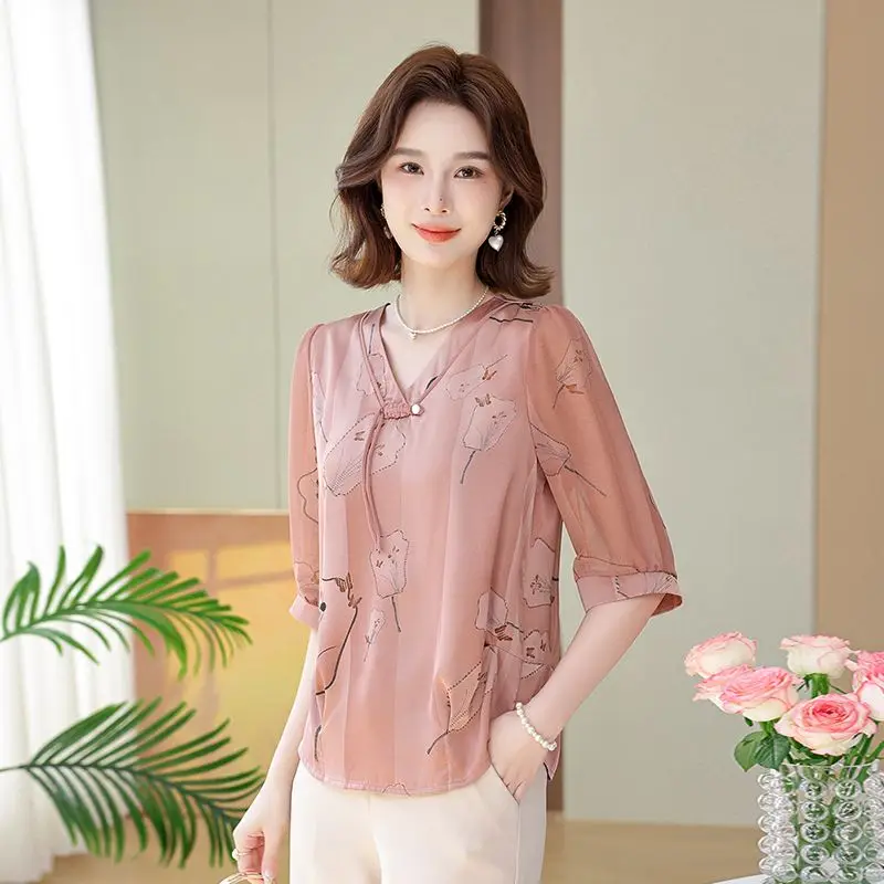 Elegante V-Ausschnitt Knopf Schnürung bedruckte Chiffon Blusen Damen bekleidung 2024 Sommer neue lose All-Match-Tops Büro Lady Shirts