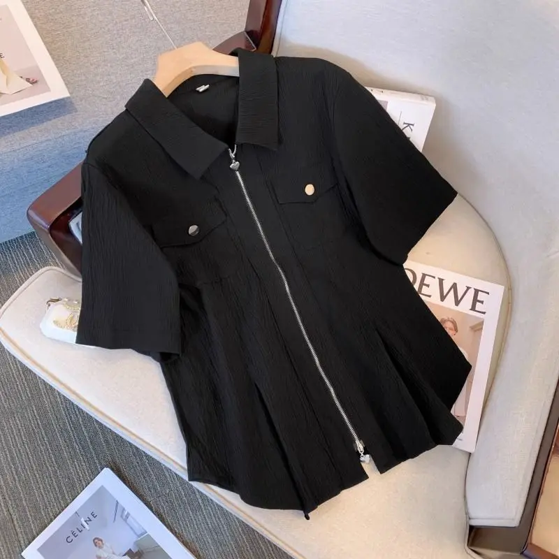 

2024Летняя женская повседневная мода, элегантный воротник для поездок на работу, однотонная рубашка на молнии с карманом и пуговицами, нишевый дизайн, модная рубашка, топ