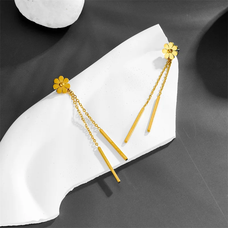 Elegant Little Daisy Titanium Steel Drop Earrings 18K Gold Plated Waterproof Low Allergy Jewelry Suitable for Women Girls Gift