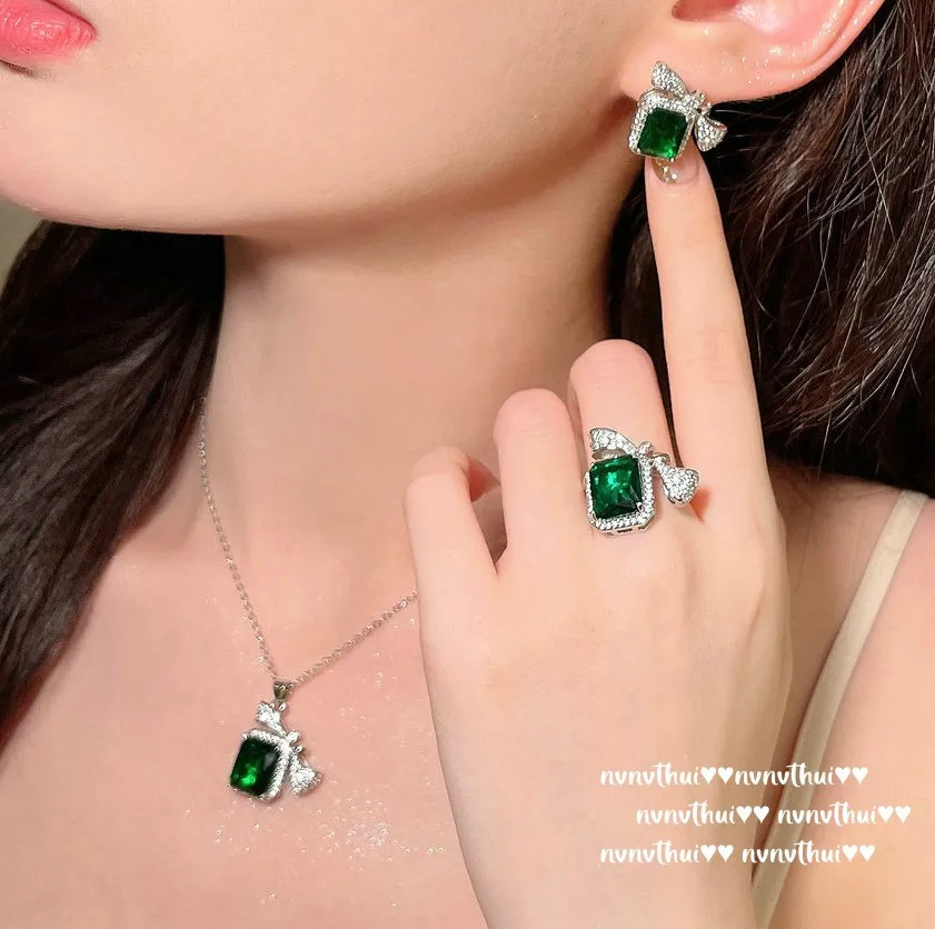 2023 New Simulation Sapphire Jewelry Set Ladies Exquisite Bowknot Green Cubic Zirconia 925 Sterling Silver Ring Earring Necklace