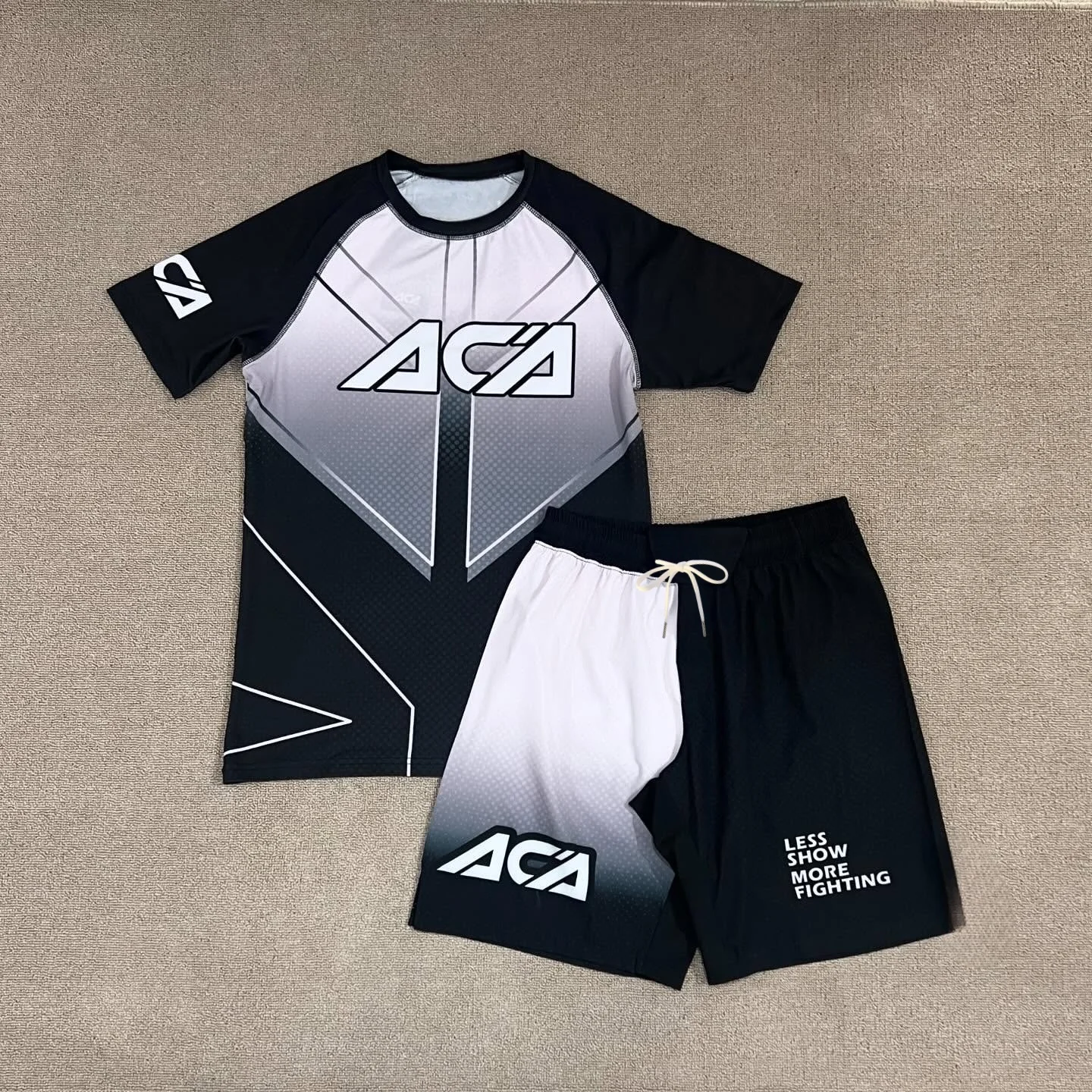 2026 Neues Sportset für Herren und Kinder Rot-Schwarzes Camo-Grafik Rash Guard Top & Shorts Schnelltrocknender MMA-Trainingsanzug – Detail 9