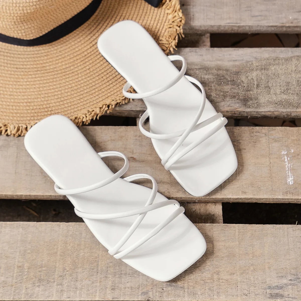 Women sandals 2024 Summer White Flat Sandals Luxury casual Bridal Wedding Shoes Strap Beach Sandals Roman Slipper