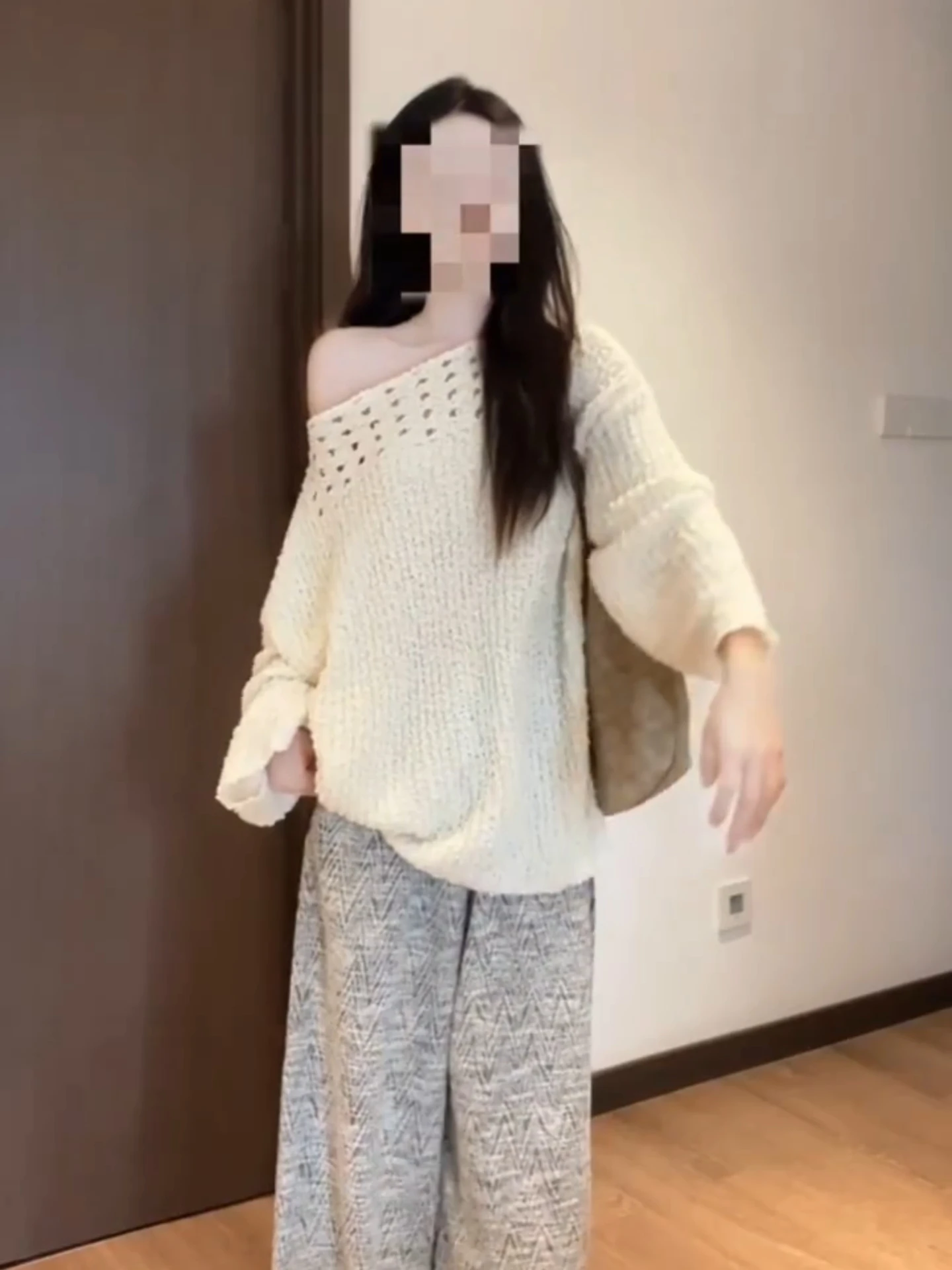 Maglieria scavata testurizzata Autunno Inverno da donna Morbido e accogliente maglione sopra la testa Dimagrante Top pigro Una spalla Sle Colore puro