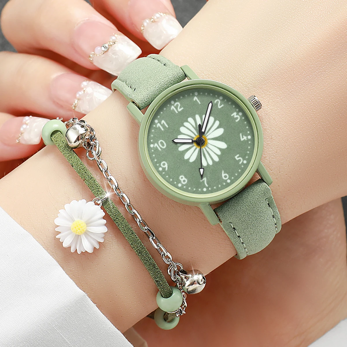 4PCS/Set Fashion Women's Watch Sweet Leisure Versatile Flower Dial Quartz Watch with Chrysanthemum Leaf Shaped Bracelet Set