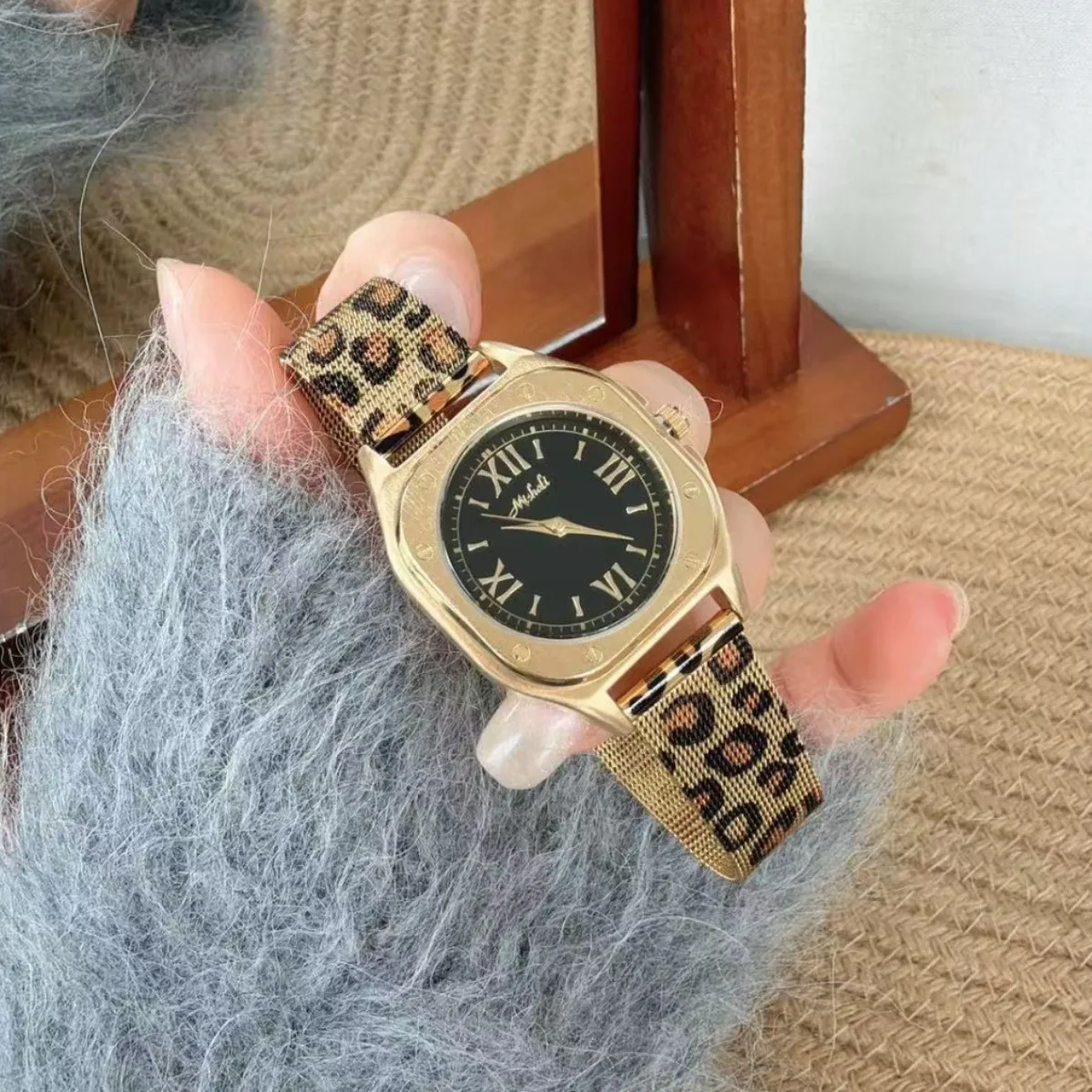 2026 New Square Watch Retro Gold Leopard Watch Luxury High-Quality Waterproof Mesh Strap Quartz Watch Women’s Gift