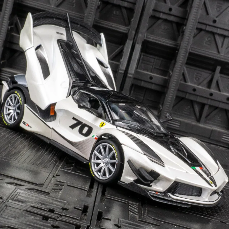 Bburago 1:32 simulação ferrari fxx k liga modelo de carro ornamento coleção, portas e capô do motor, tronco pode abrir, presente