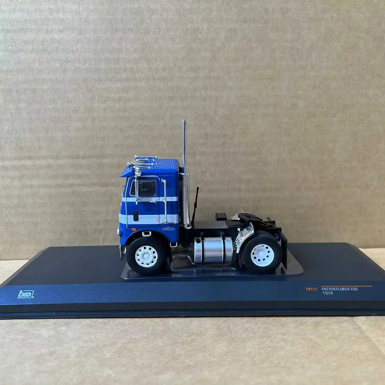 moule-sous-pression-ixo-1-43-echelle-freightliner-coe-1976-americain-freightliner-camion-lourd-modele-de-voiture-jouet-a-collectionner-cadeau-souvenir-affichage