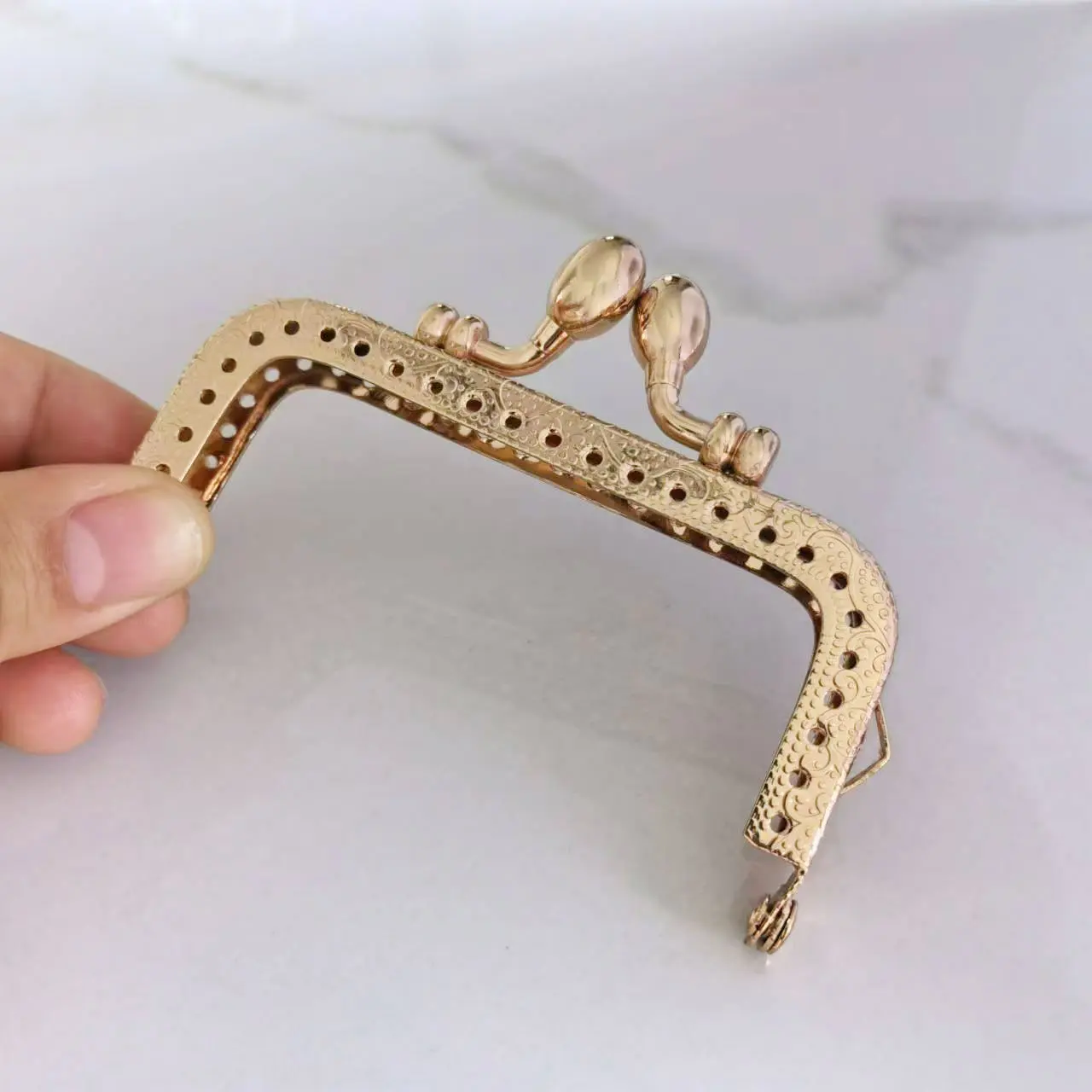 

Square Clutch Buckle Light Gold Flower Bud Head 8cm DIY Purse Frame With Sewing Holes Kiss Clasp Handmade Luggage Accessories