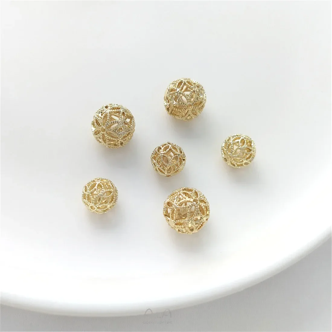 

14K Light Gold Hollow Flower Ball Rust Ball Bead Flower-shaped Hanging Beads Handmade Diy Pearl Bracelet Earrings Accessories