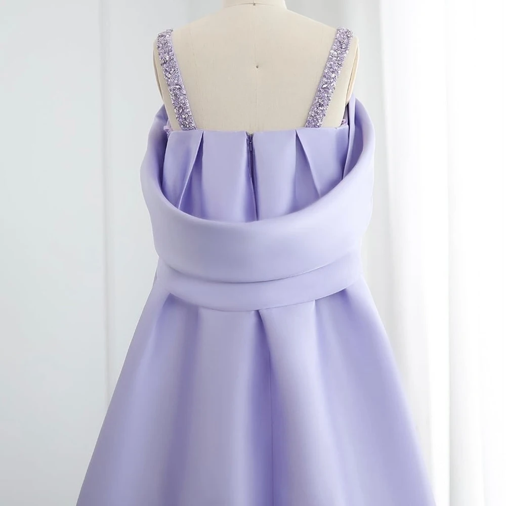 فساتين سهرة مخصصة على شكل حرف A بطول الأرض ورقبة على شكل حرف V بدون أكمام فستان حفلات أنيق بطيات كريستالية بدون ظهر ثنيات للحفلات