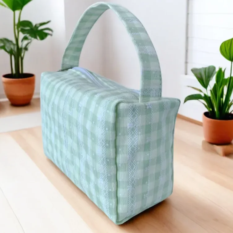 female-cosmetic-pouch-luxury-bags-designers-portable makeup-organizer-lady-bath-washing-bag-large-capacity-toiletry-kit