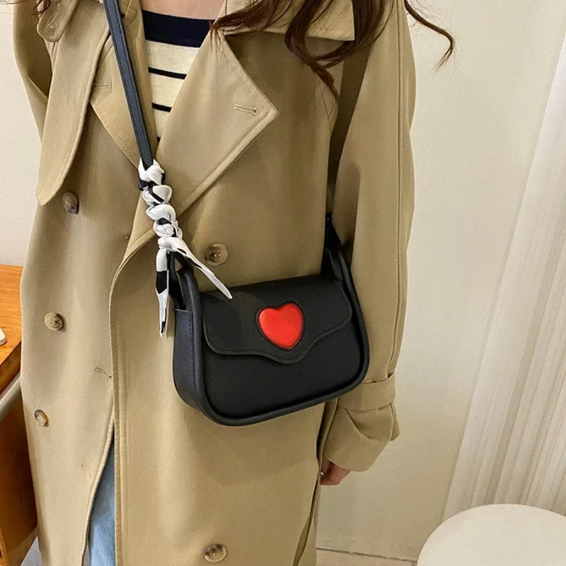 Śliczne Love Heart damskie małe kwadratowe torby na ramię moda damska torba prosta damska torebka typu crossbody torebka z szalikiem