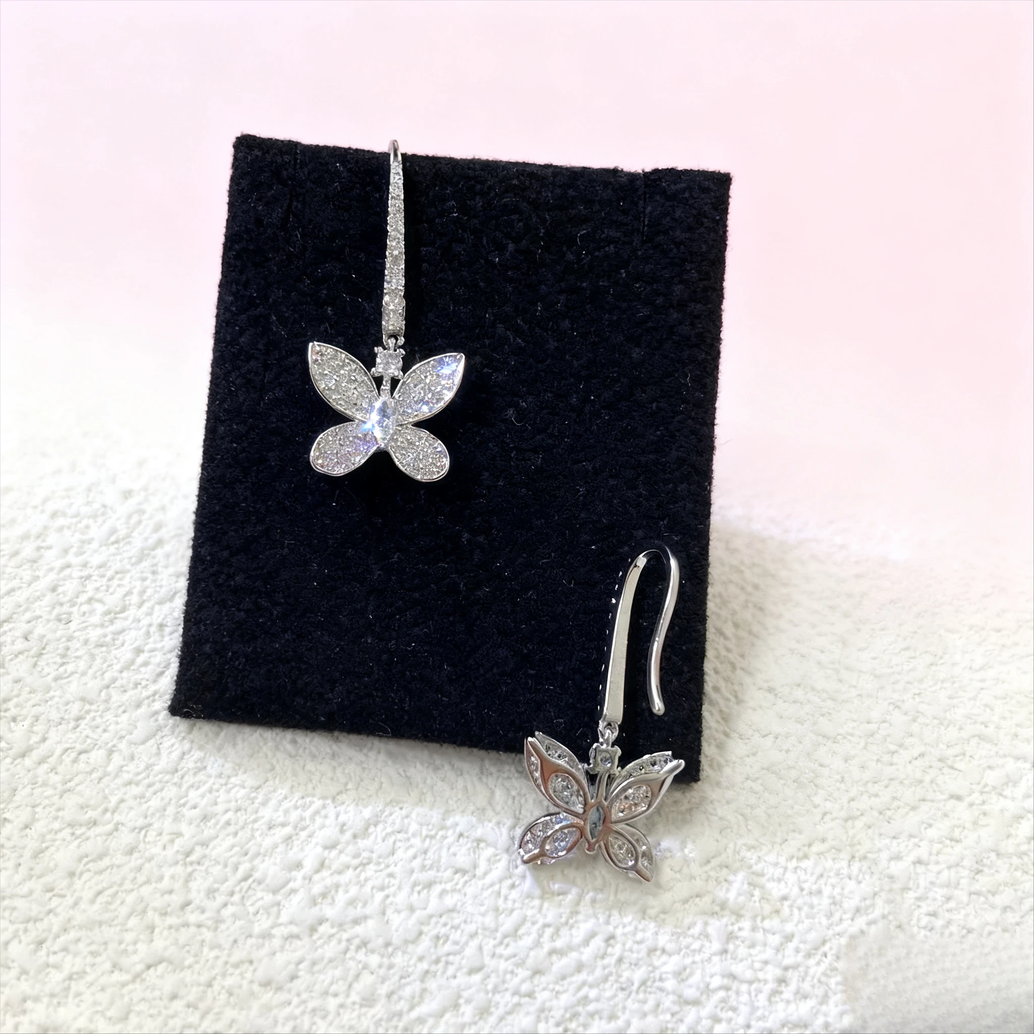 

Новые серьги-бабочки с бриллиантами для модных ювелирных изделий 2025 года