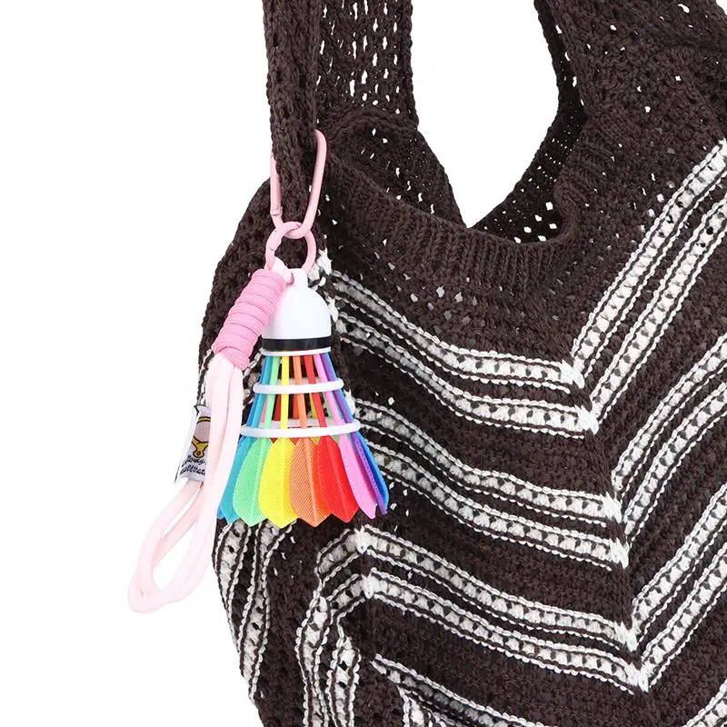 1 Stück Kreativer Bunter Badminton-Schlüsselanhänger, Schreibtisch-Dekoration, Rucksack-Anhänger, Sportgeschenk, Souvenir für Kinder und Erwachsene – Detail 2