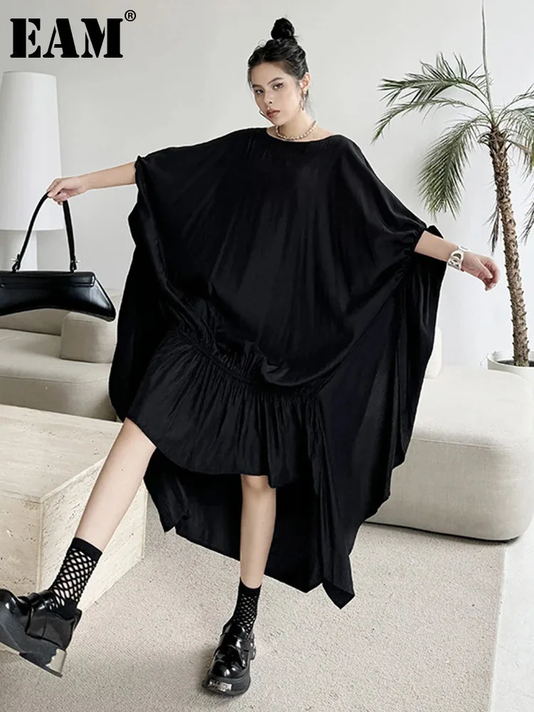 [EAM] Women Black Pleated Irregular Big Size Long Dress New Round Neck Half Sleeve Fashion Tide Spring Summer 2024 1DH6284