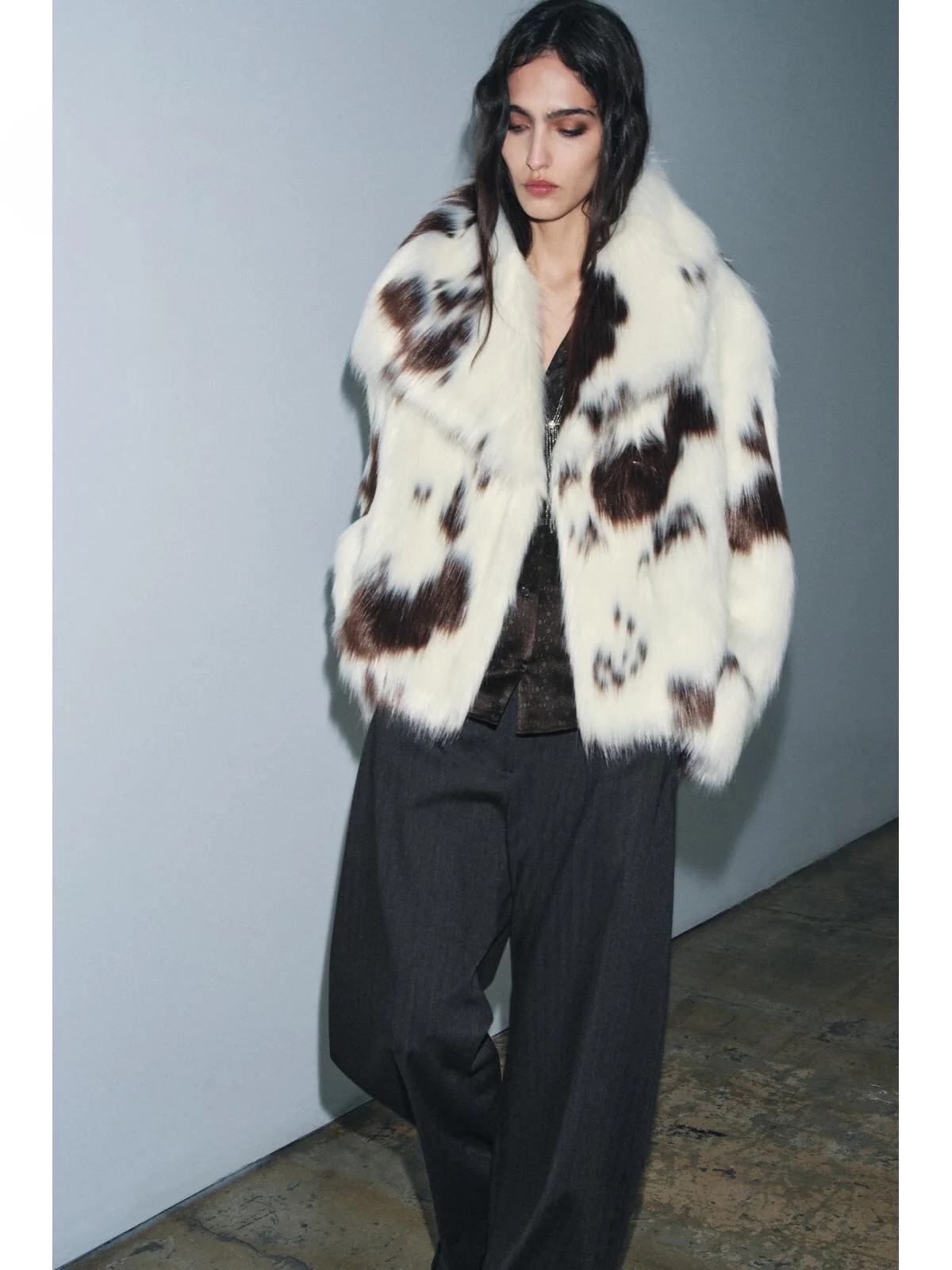 

Faionable Simplified Leopard Print Faux Fur Jaet Women's Outerwear Spring 2025 Loose Fit Long Sve V-Ne Zipper Closure