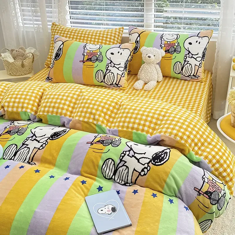 Snoopy cute creative cartoon pattern thickened warm, soft and comfortable milk velvet bed sheet and quilt cover four-piece set