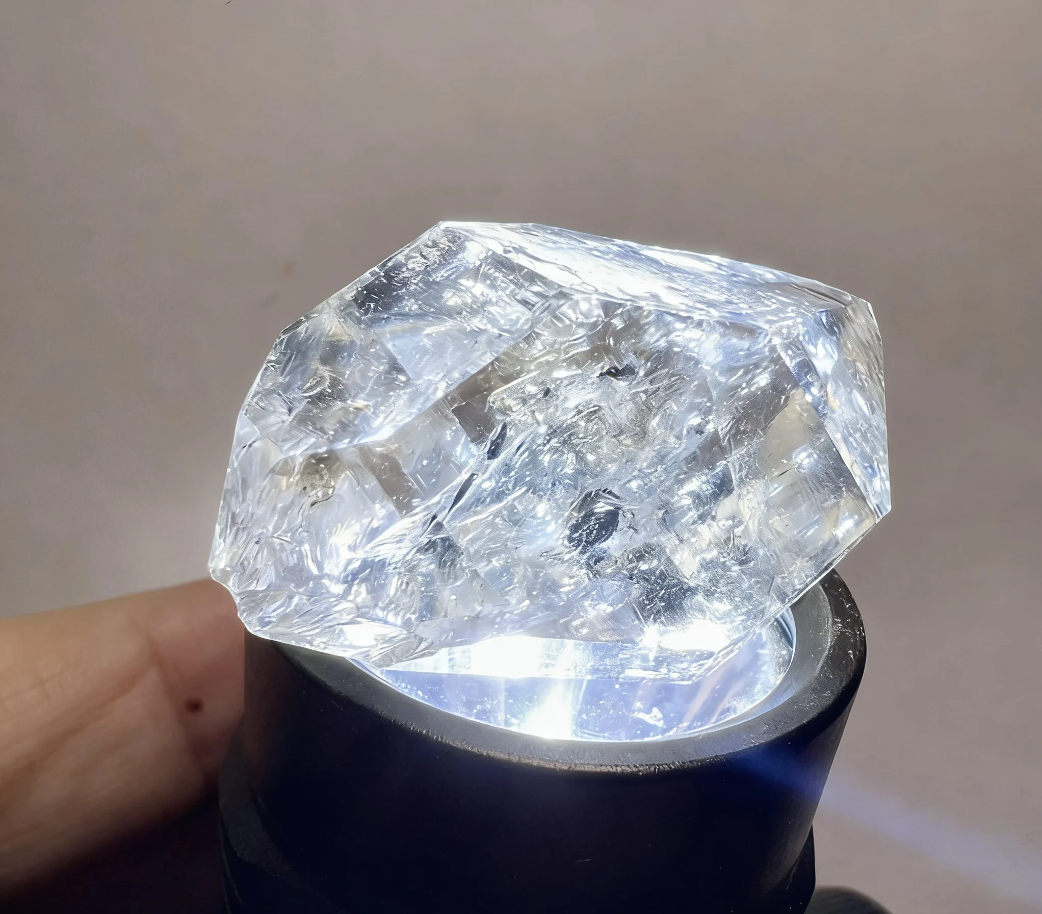 عينة كريستال لامعة طبيعية كريستال خام خشن عالي التردد حجر الريكي العافية الروحية التأمل ديكور المنزل