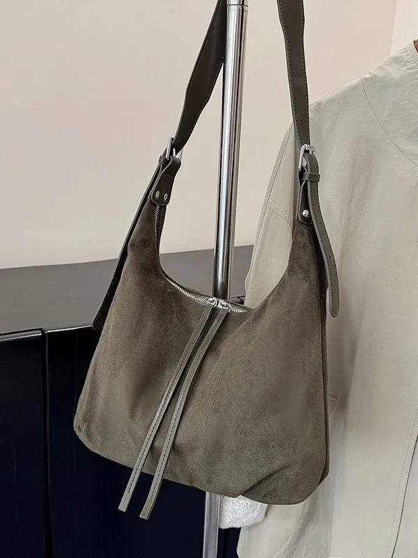 حقيبة يد من جلد الغزال لخريف وشتاء 2025، محفظة كلاسيكية للنساء، حقيبة كتف واسعة للركاب، حقيبة بسيطة من اليوم إلى الليل