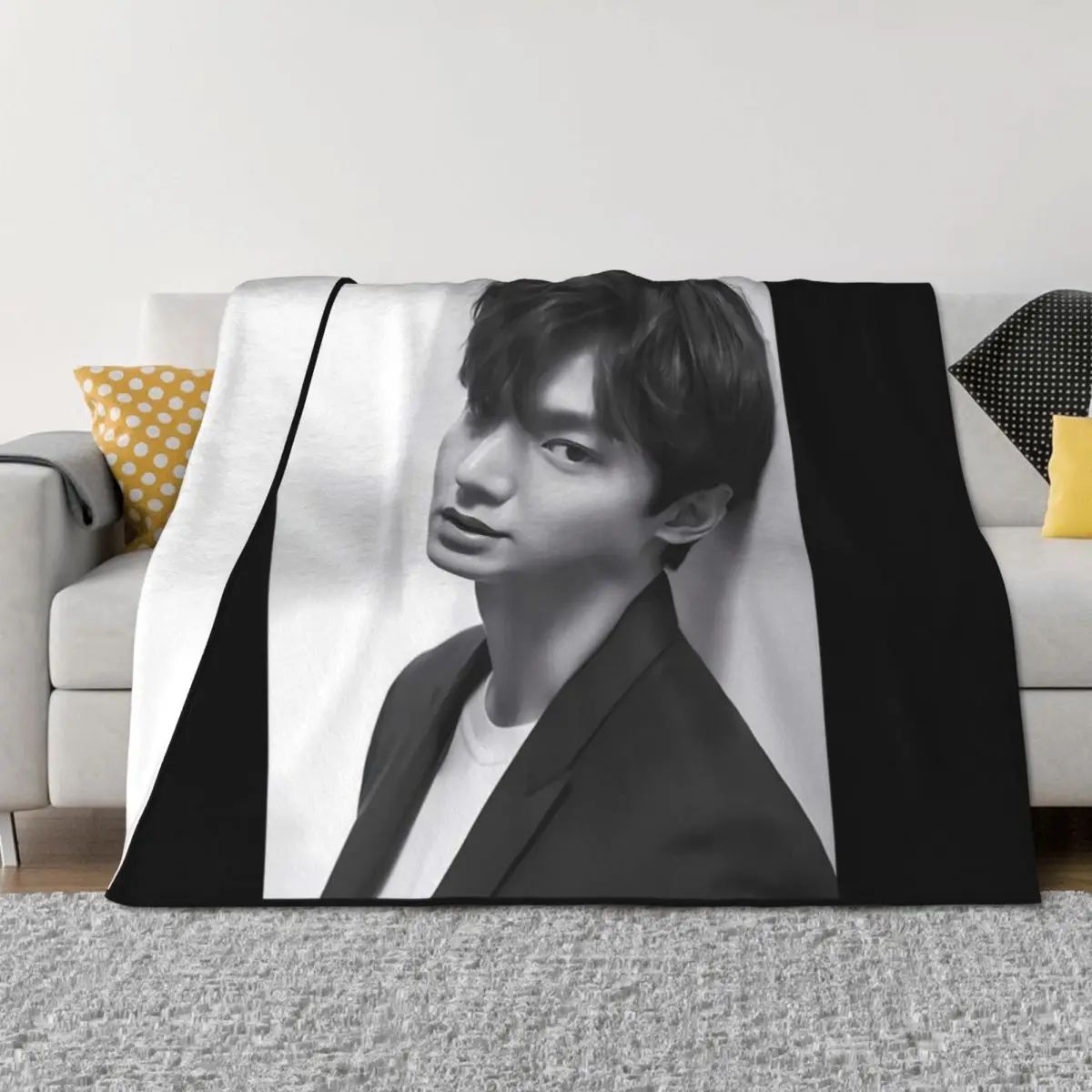 

Lee Min Ho - V8 Throw Blanket Bed Sofa Quilt Soft Plush Plaid For Sofa Thin Blankets