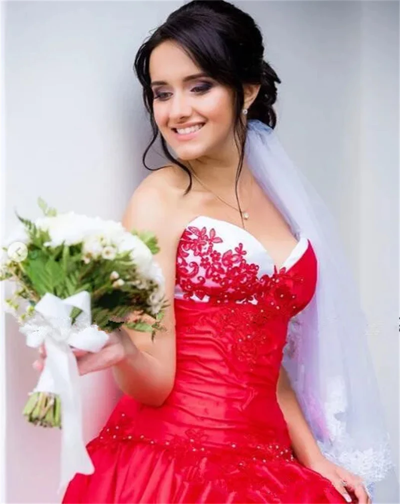 Ruched White And Red Wedding Dress Sweetheart Neck Customized Long Satin And Tulle Bridal Gowns Lace Appliques Bustle Robe