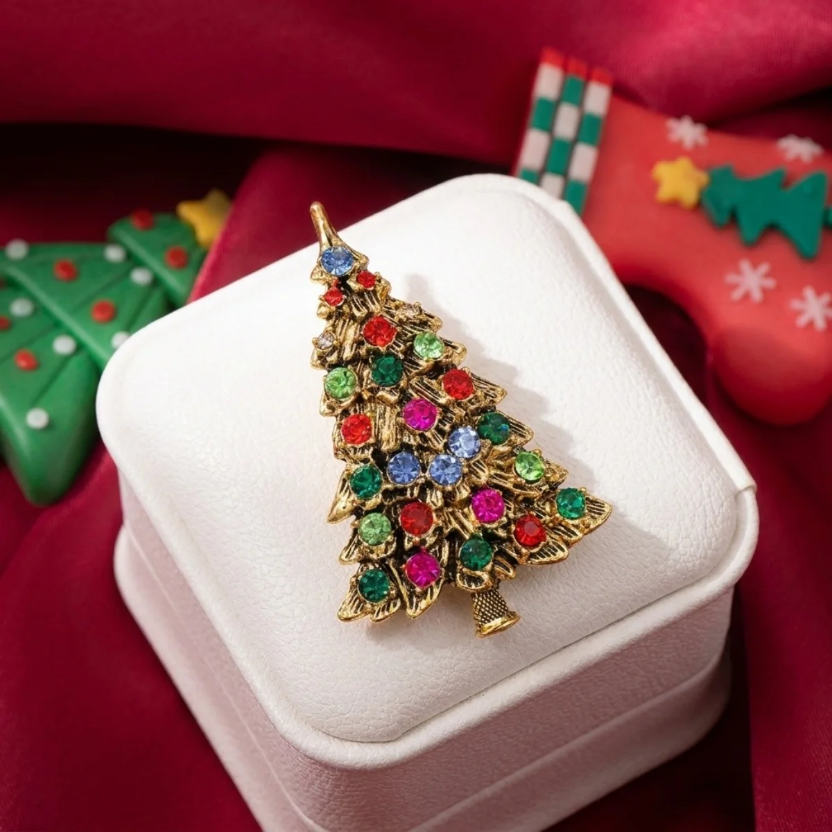 Weihnachts-Brosche mit Strass-Schleife und Zuckerstangen-Motiv für Damen und Herren, Emaille-Weihnachtsbaum, Gehstock, Geschenkbox-Brosche, Weihnachtsgeschenk, Schmuck – Detail 6