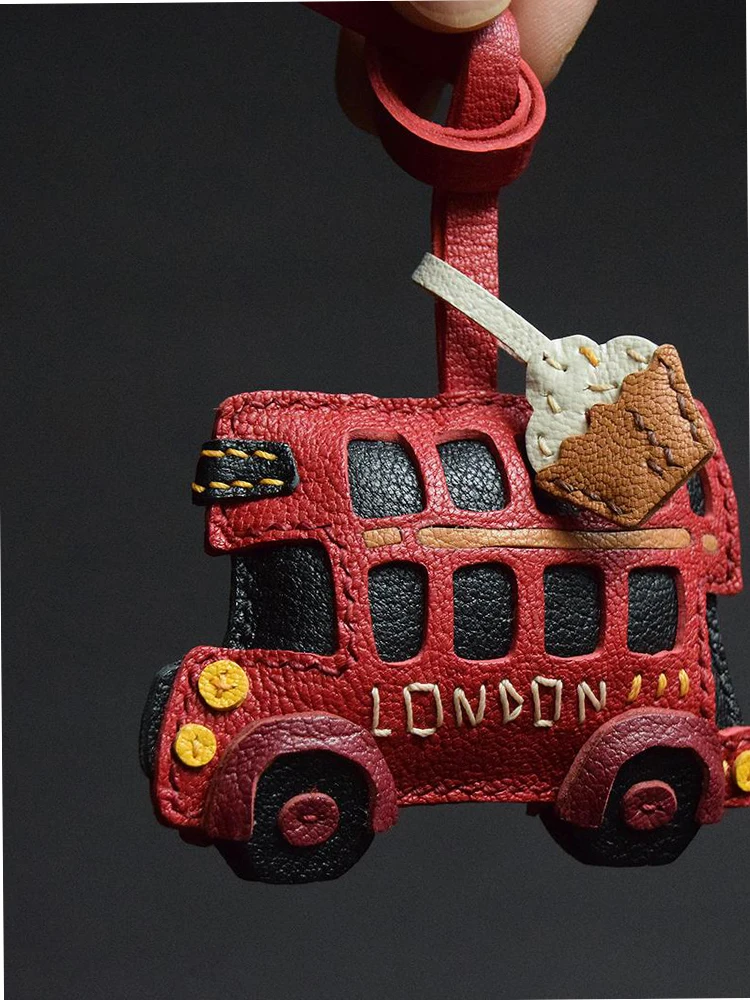 Handgefertigter Londoner Bus-Schlüsselanhänger aus Leder, süßer Bus-Schlüsselanhänger, Taschenanhänger – Detail 1