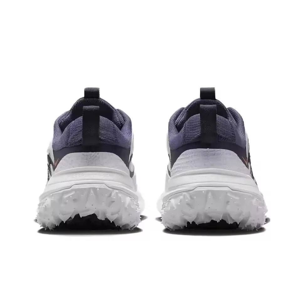 حذاء Nike ACG Mountain Fly 2 LOW GORE-TEX للرجال والنساء، حذاء رياضي مقاوم للماء وجيد التهوية، مريح ويمكن ارتداؤه باللون الأبيض