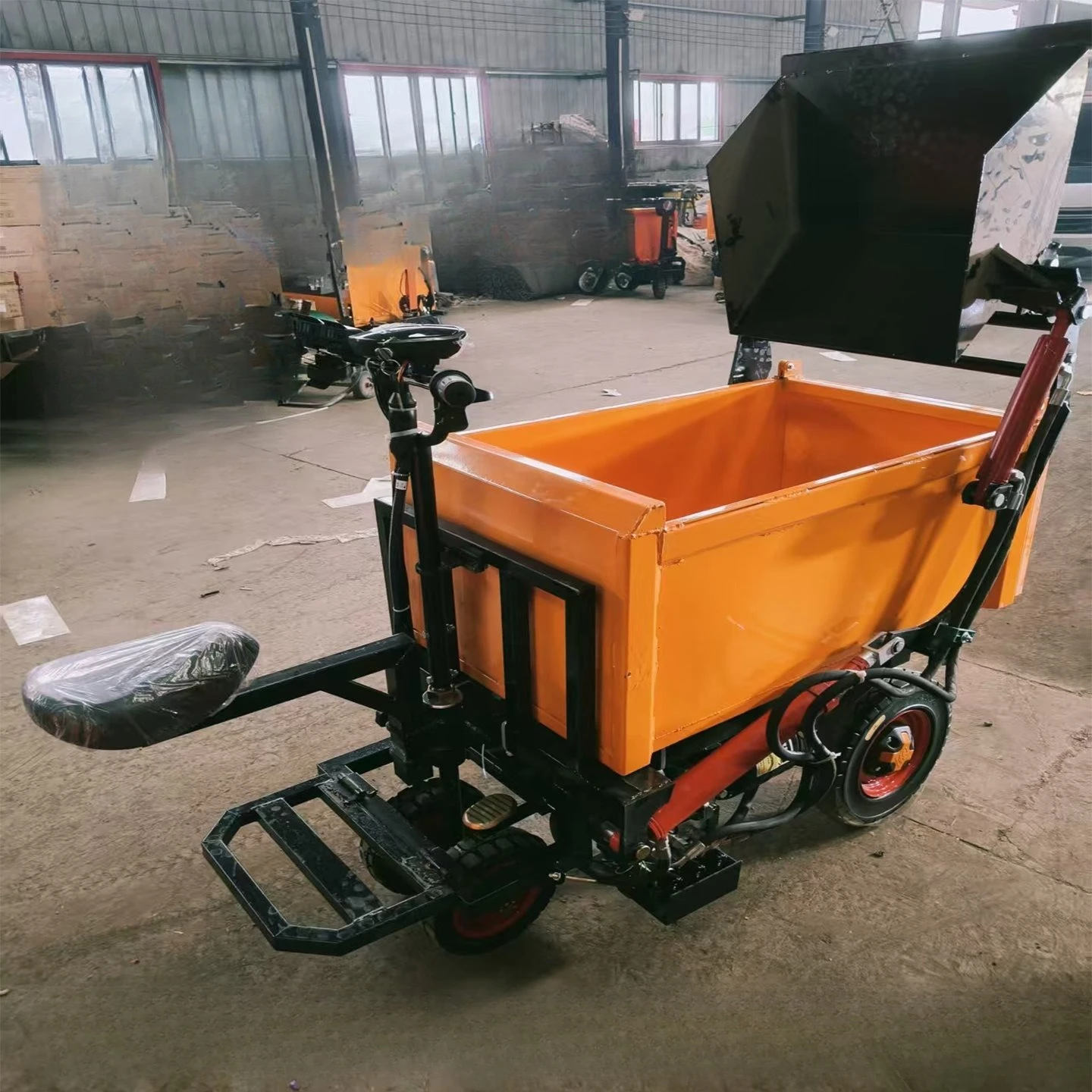 

Construction site electric self-shovel and self-unloading integrated four-wheel dump truck to shovel soil