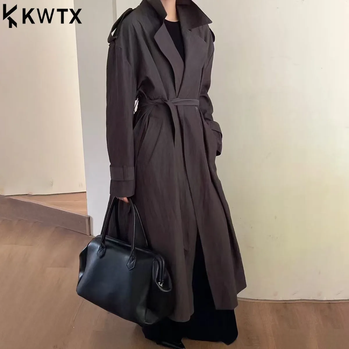 

KWTX 2025 Новый минималистичный шикарный плащ для женщин ранней осень повседневное пальто с лацканами большого размера с поясом элегантная дизайнерская верхняя одежда