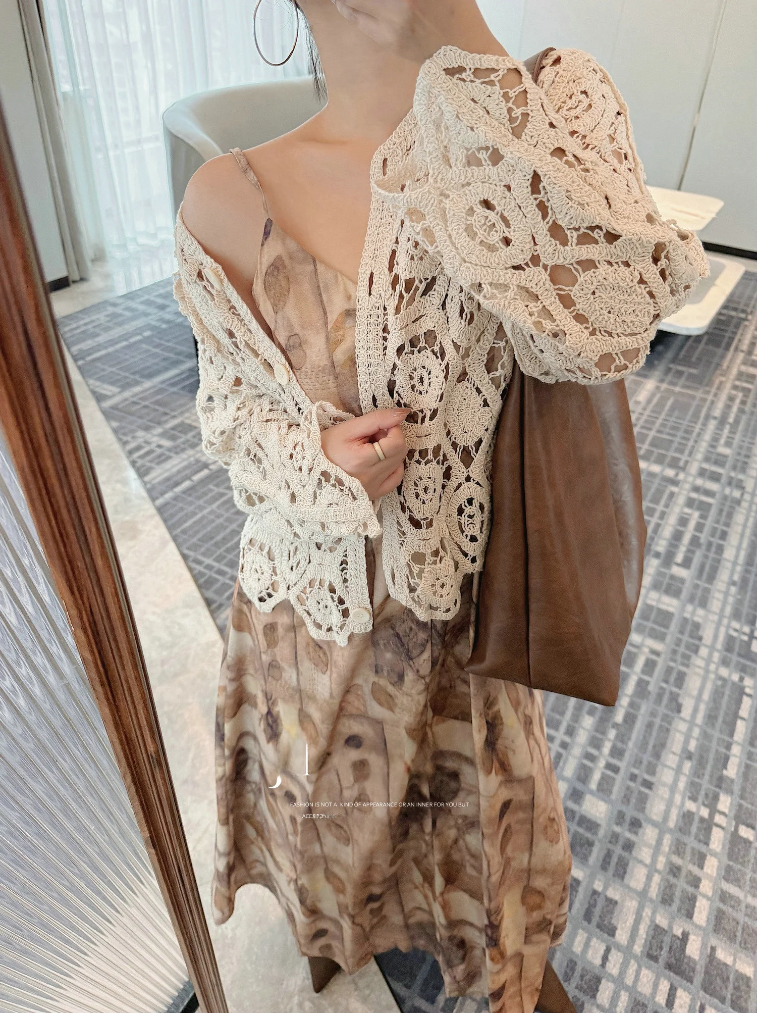 

Элегантная короткая кружевная рубашка-кардиган для женщин, винтажный весенний новый стиль, приталенный прямой крой, из синтетического волокна, с длинным рукавом