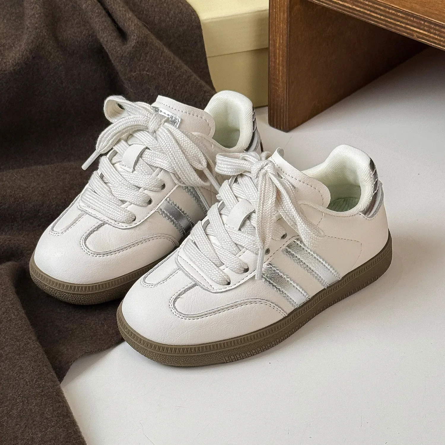 子供のレトロなレースアップフラットスケートボードスニーカー、軽量シューズ、快適なスポーツ、レトロなトレーニング、男の子、女の子、子供、幼児、春