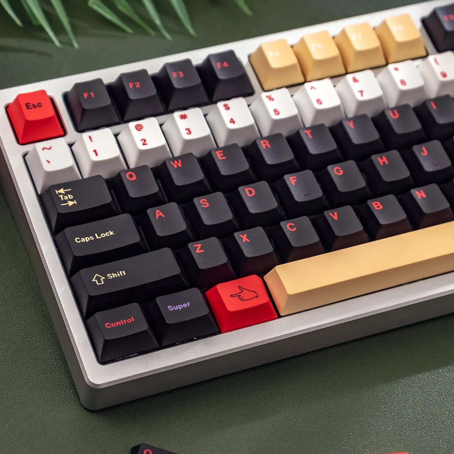 Chainsaw Themed Cherry Keychain PBT 129 Key Personalized for 61/75/87/104/108 Wooting Mechanical Keyboard