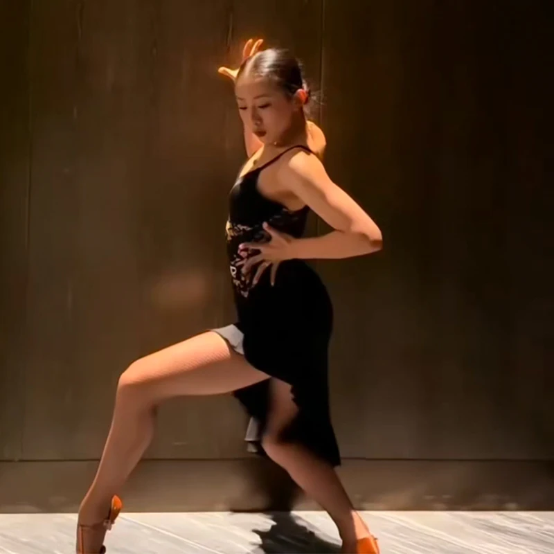 Robe de danse latine en dentelle noire, robes irrégulières Sexy pour femmes adultes, vêtements de danse Rumba Tango, vêtements d'entraînement, vêtements de fête DNV24746