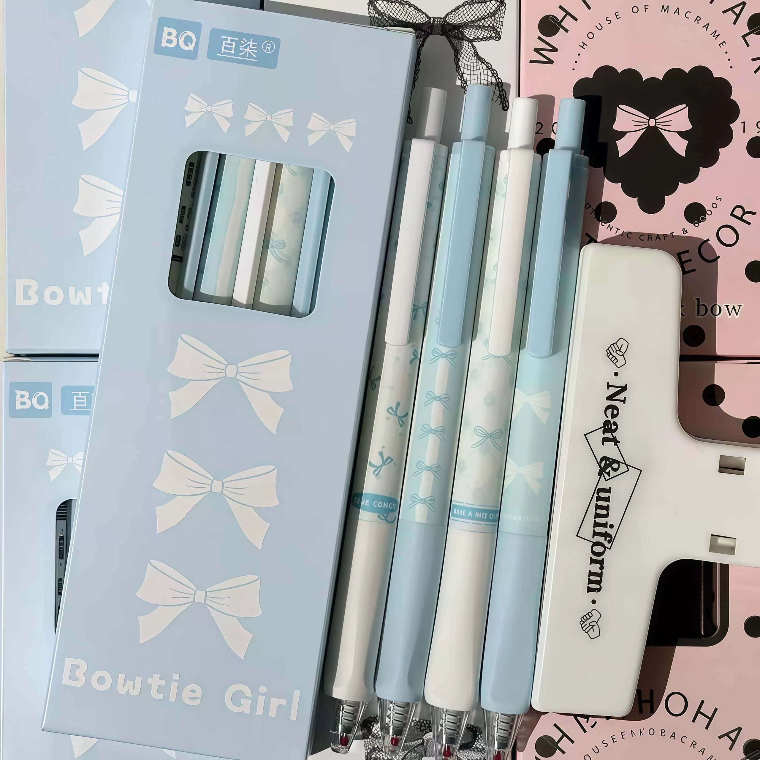 4Pcs/Box Ins Aesthetic Bow Print Gel Pens, Fashion Polka Dot Bow Pattern Smooth Writing Gel Pens for Journal Office Stationery