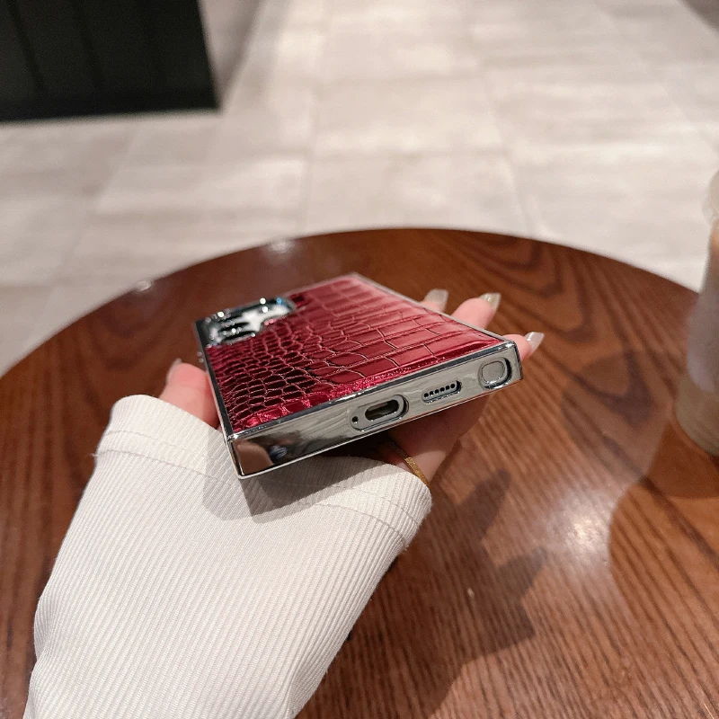 Luxury Plating Crocodile Texture Artificial Leather Bumper Phone Case For Samsung S26 Ultra S24 S23 S25 Ultra Plus Back Cover view 5