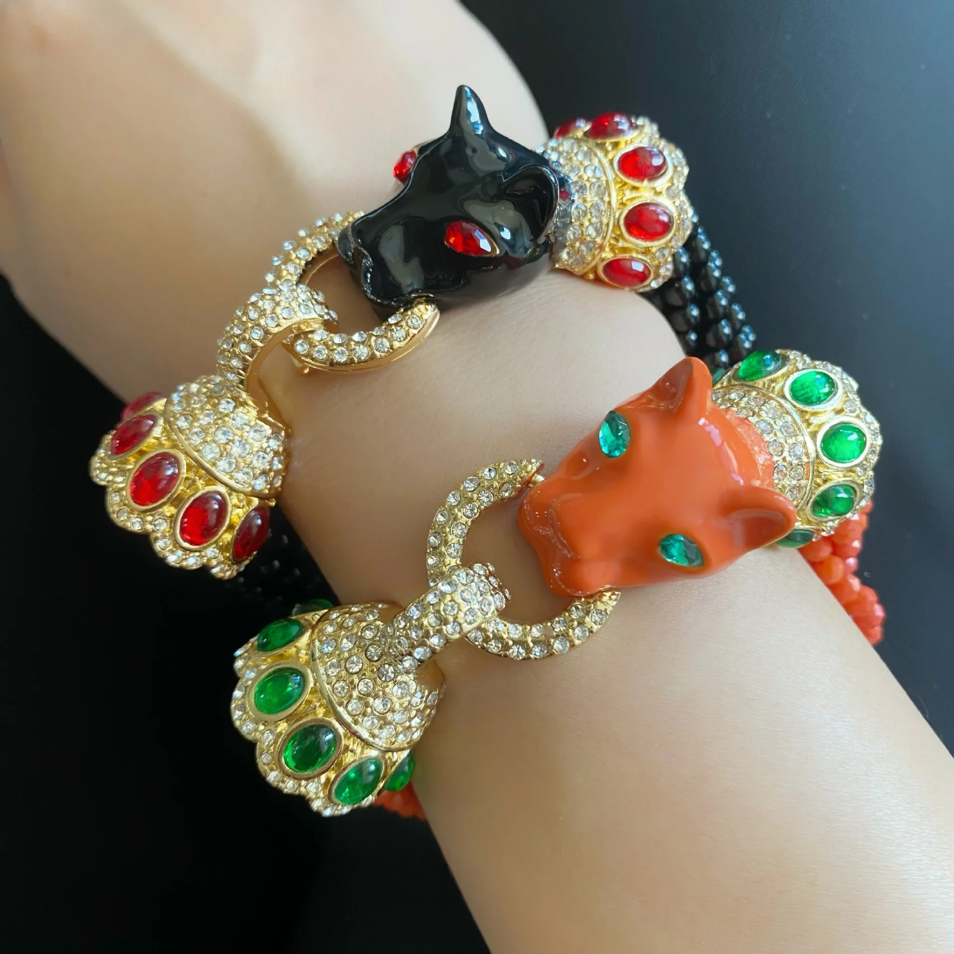 Vintage Enameled Leopard-Shaped Bracelet for Women Fashionable Light Luxury Beaded Jewelry European American Style