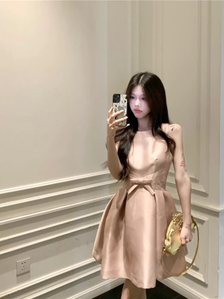 ชุดราตรีผ้าซาตินสีชมพูแซลมอน ประดับโบว์เอวสไตล์ฝรั่งเศส รุ่นใหม่ปี 2025 สำหรับผู้หญิง แฟชั่นชุดเดรสทรงเอไลน์สำหรับงานเลี้ยงค็อกเทล