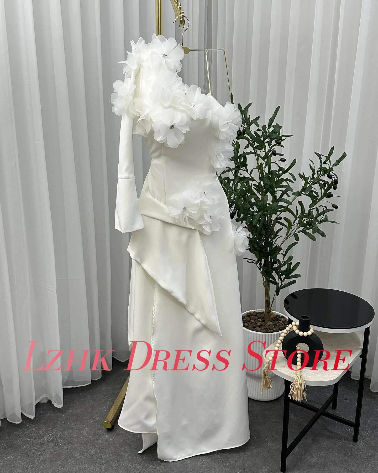 تخصيص مزاجه الساتان ألف خط واحد الكتف كريستال ثلاثية الأبعاد الزهور مساء فستان مثير طويلة الأكمام الطابق طول فساتين لحضور الحفلات الموسيقية