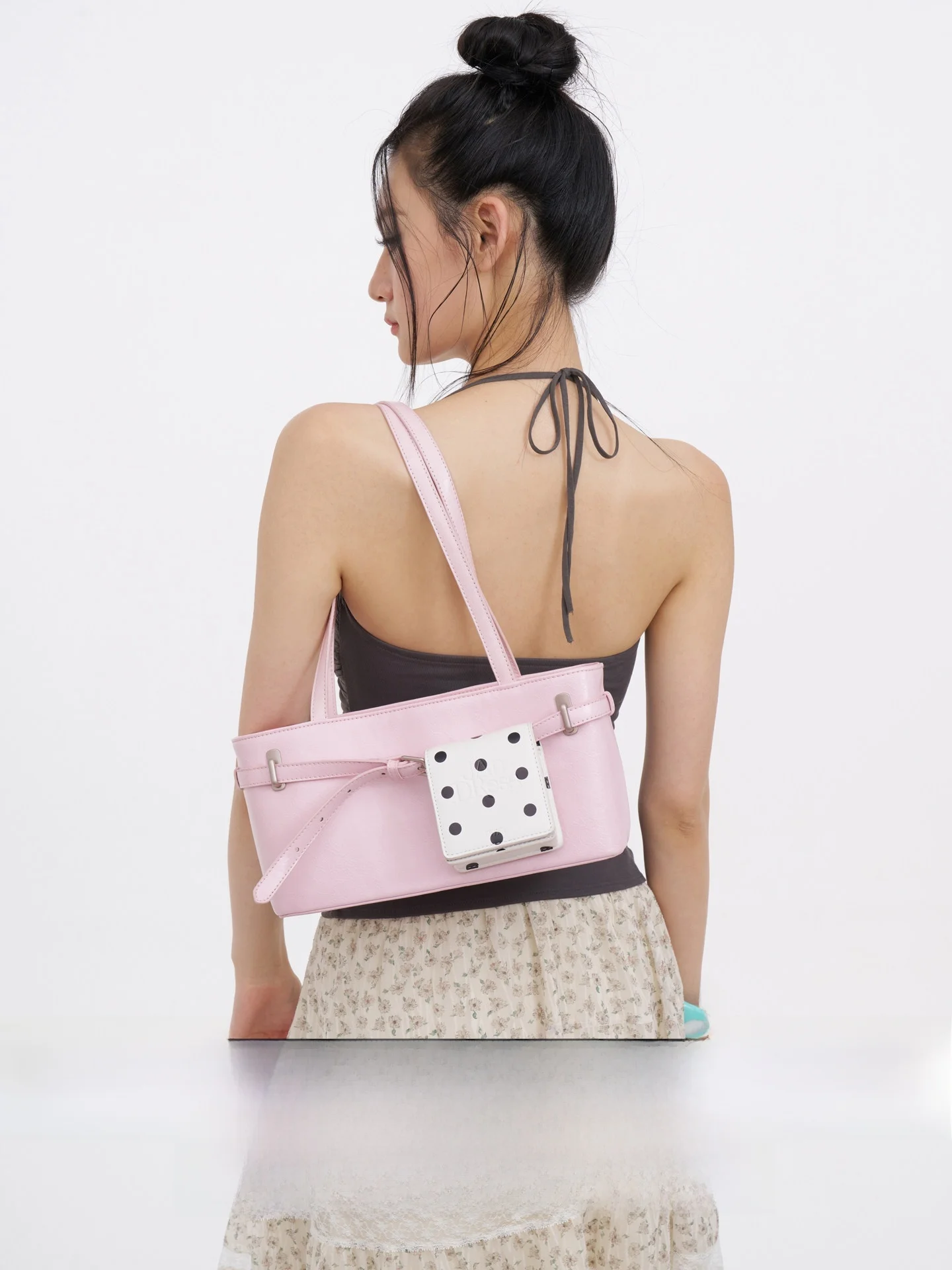 original-modern-commuter-belt-decorated-bag-pink-wall-color-berlini-style-single-shoulder-underarm-french-bread-bag