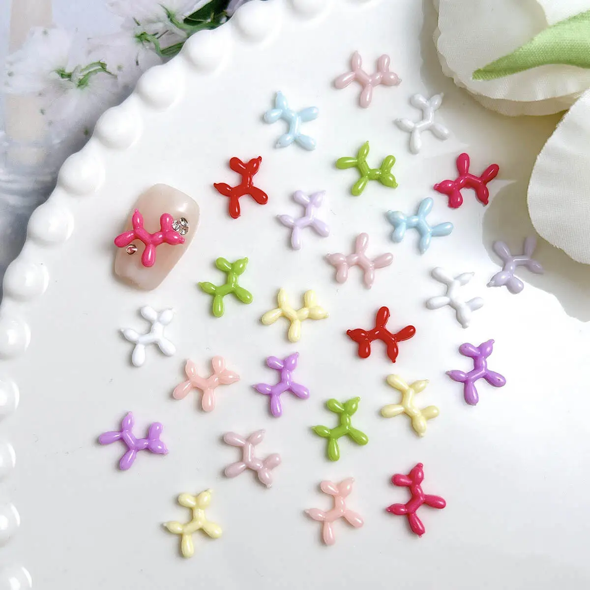 ตกแต่งเล็บเรซิ่น 3 มิติ ลายการ์ตูนสุนัขน่ารัก สีสันสดใส ตกแต่งเล็บแบบผสมผสาน ลูกโป่งสุนัขเคลือบเงา ชาร์มติดเล็บ เคสโทรศัพท์ ชิ้นงาน DIY สำหรับงานฝีมือ