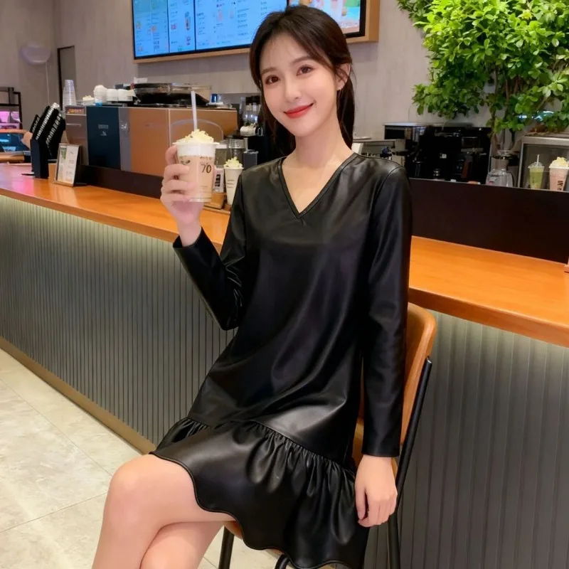 

Faux Leather Glossy Elegant Solid Color Patchwork Long-sleeved Stretch Spring Autumn Dress Niche Dress V-neck Large Size Plump