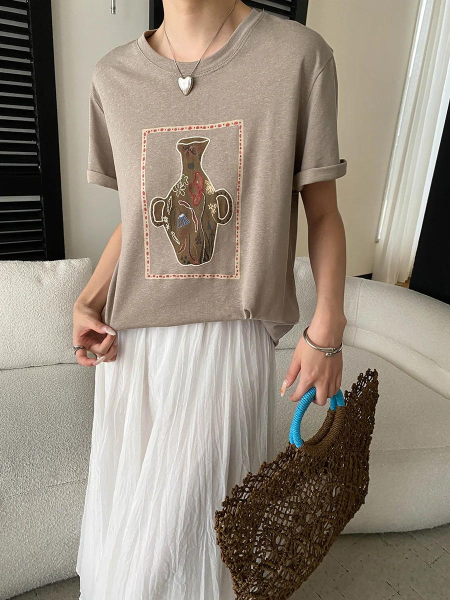 Sommerliches Damen-T-Shirt in einfarbigem Retro-Stil mit Vase-Stickerei, Rundhalsausschnitt, lockerer, schlank machender, vielseitiger Schnitt und kurzen Ärmeln. – Detail 9