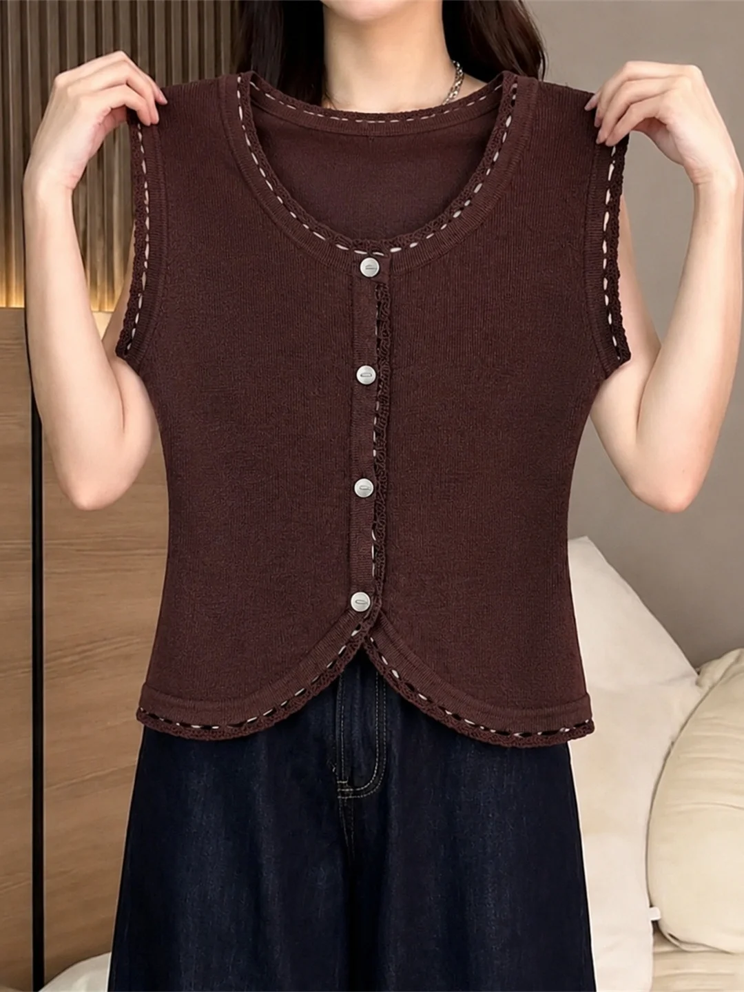 

Retro Knitted Vest round Neck Single Button Fashionable Sleeveless Summer Top Elegant Simple High-End Feeling plus Size Inner...